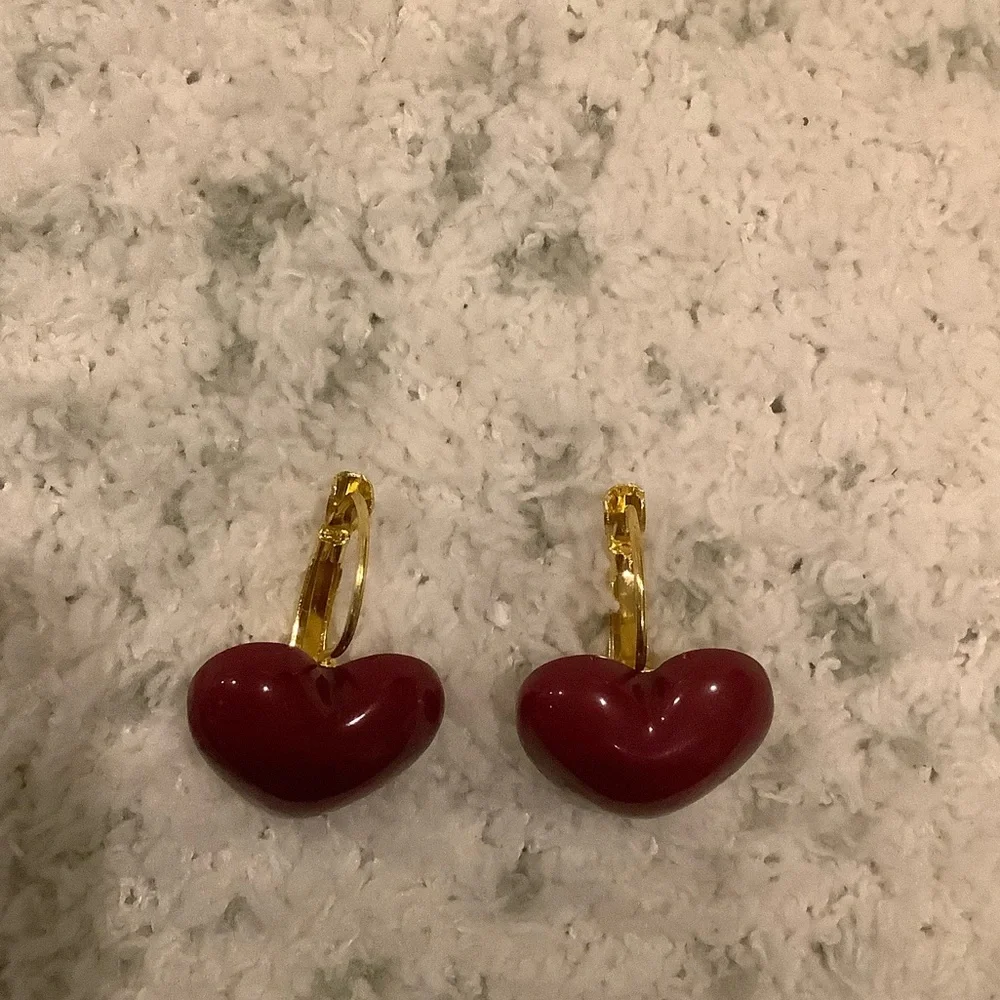 Plump Red Valentines Day Heart  Pierced Fashion Earrings with leverback  NWT - Picture 4 of 13